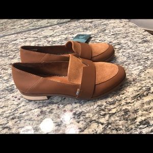 Tom’s Shoes suede and leather Mallory flats.